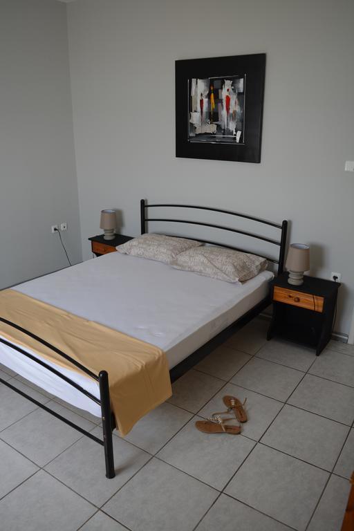 Iro Apartments Paralia Agias Foteinis Екстериор снимка