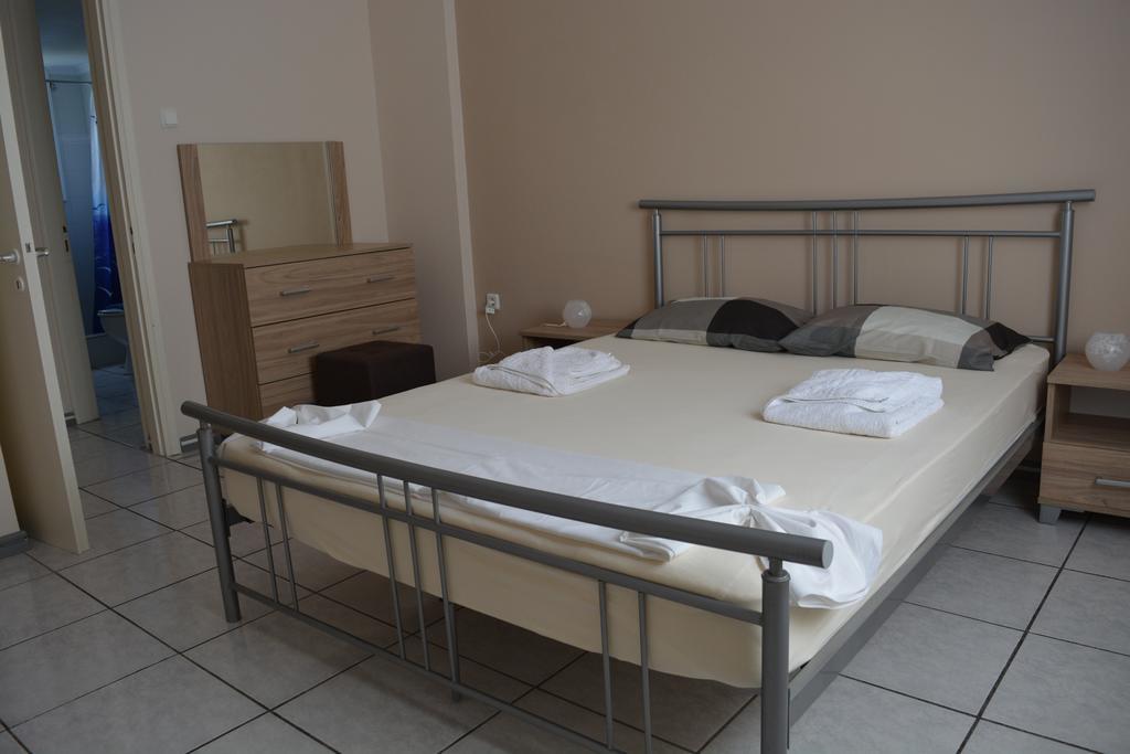Iro Apartments Paralia Agias Foteinis Екстериор снимка
