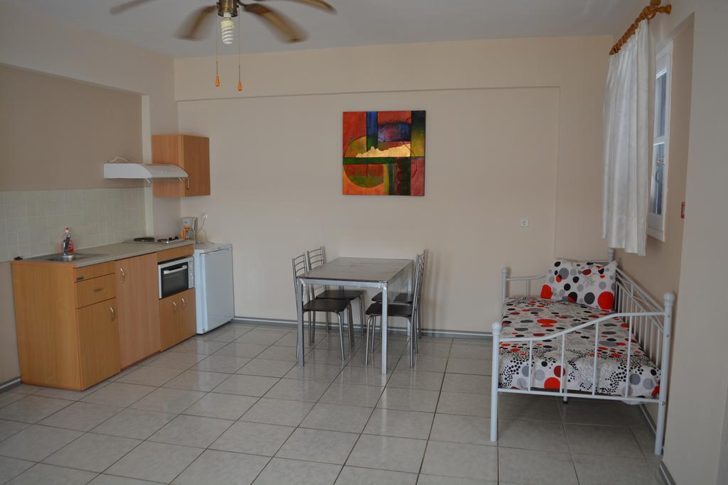 Iro Apartments Paralia Agias Foteinis Екстериор снимка