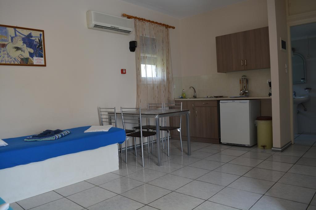 Iro Apartments Paralia Agias Foteinis Екстериор снимка